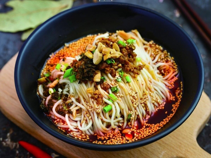 Một bát mì DanDan cay nồng, hấp dẫn với hương vị đặc trưng